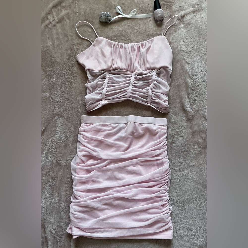 Cute Pink two piece set!🩷 ( crop top & matching skirt)